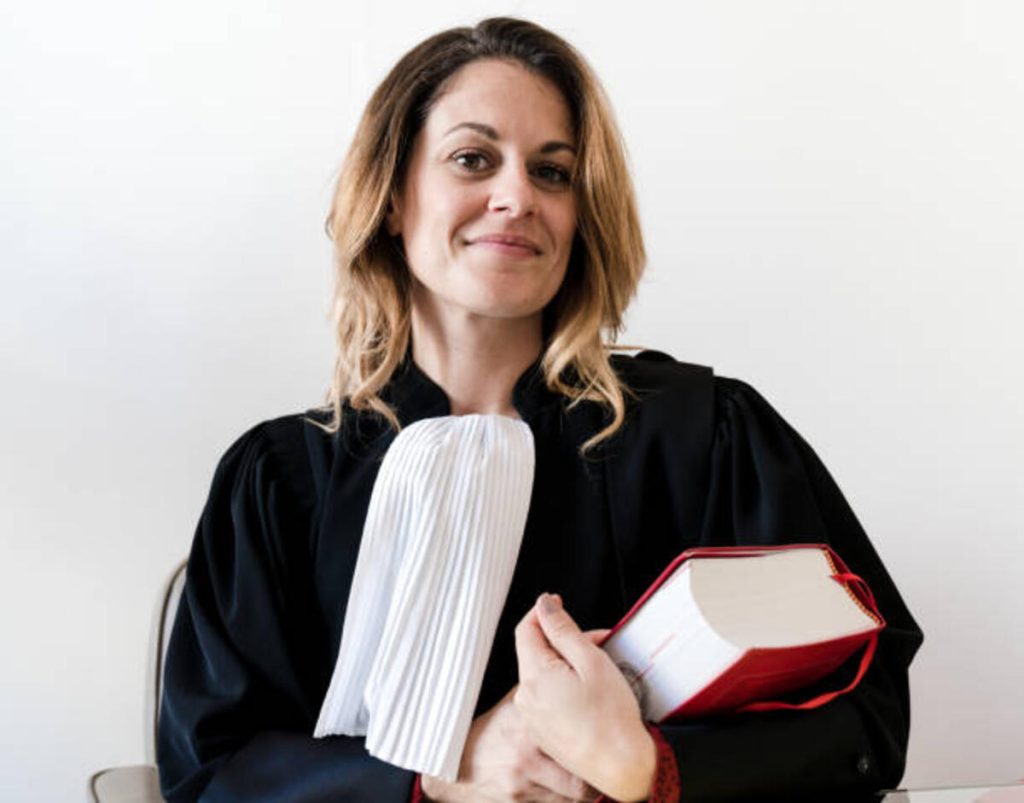 How Should an Advocate Dress