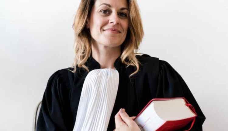 How Should an Advocate Dress